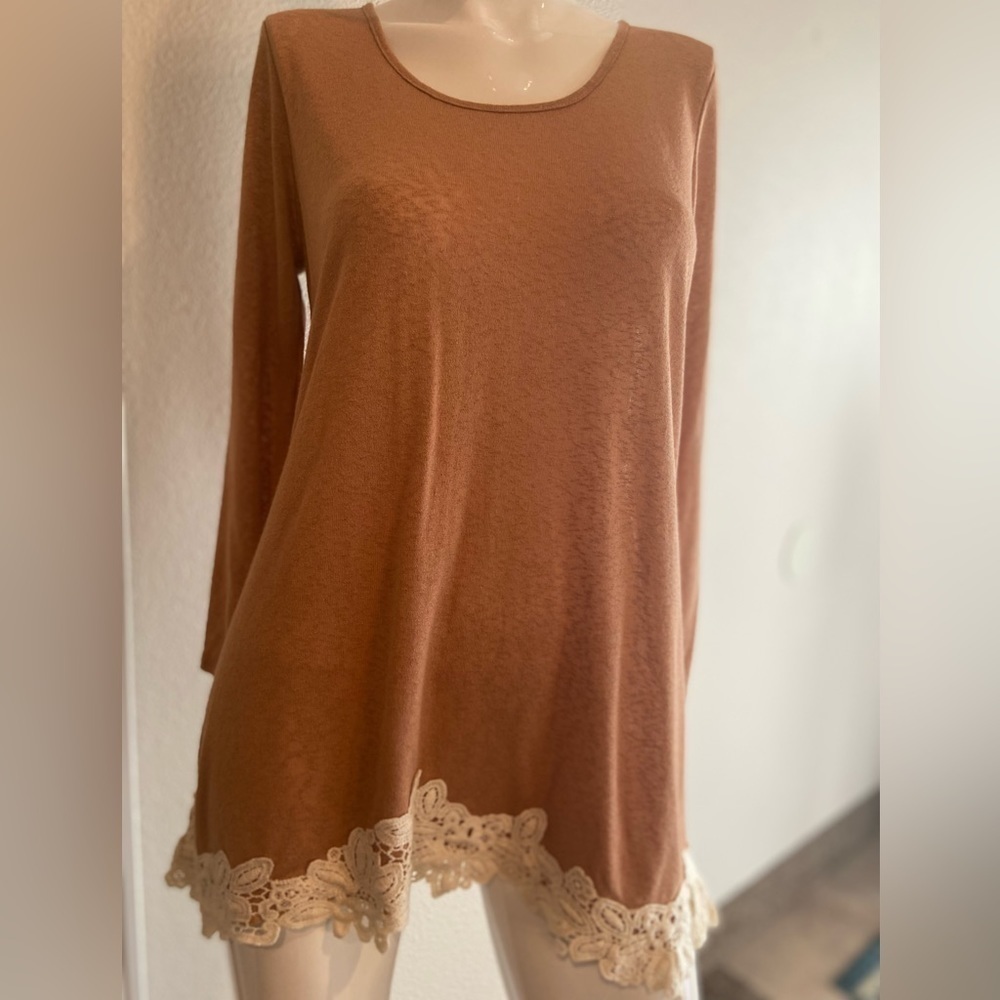 Charming Charlie~NWT~Semi-Sheer Textured Tunic Top~Embroidery Lace Hem~Size S&M
